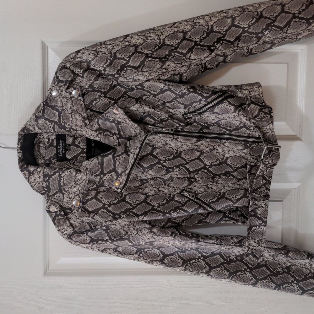 Coffee Shop New York Snake Skin Blazer Jacket. Size Small. NWOT